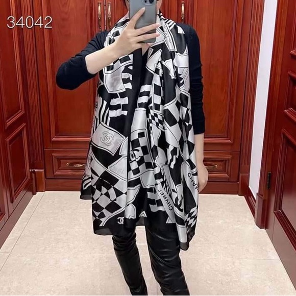 Branded Shawl with paper bag ❤️ - Picture 12 of 15